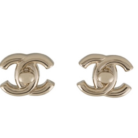 Chanel turn lock cc Logo Earrings cream gold medium signature - Picture 1 of 8